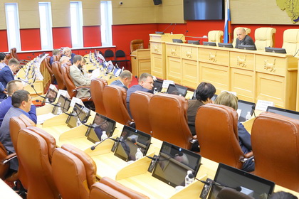 Утверждена предварительная повестка майской сессии Законодательного Собрания